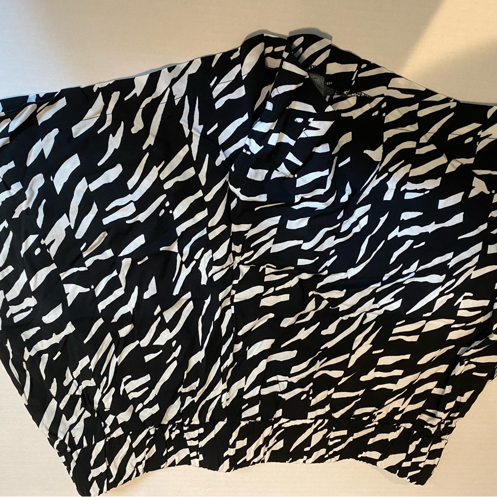 Women’s Nine West Medium Black White Soft Shorts - Picture 5 of 5